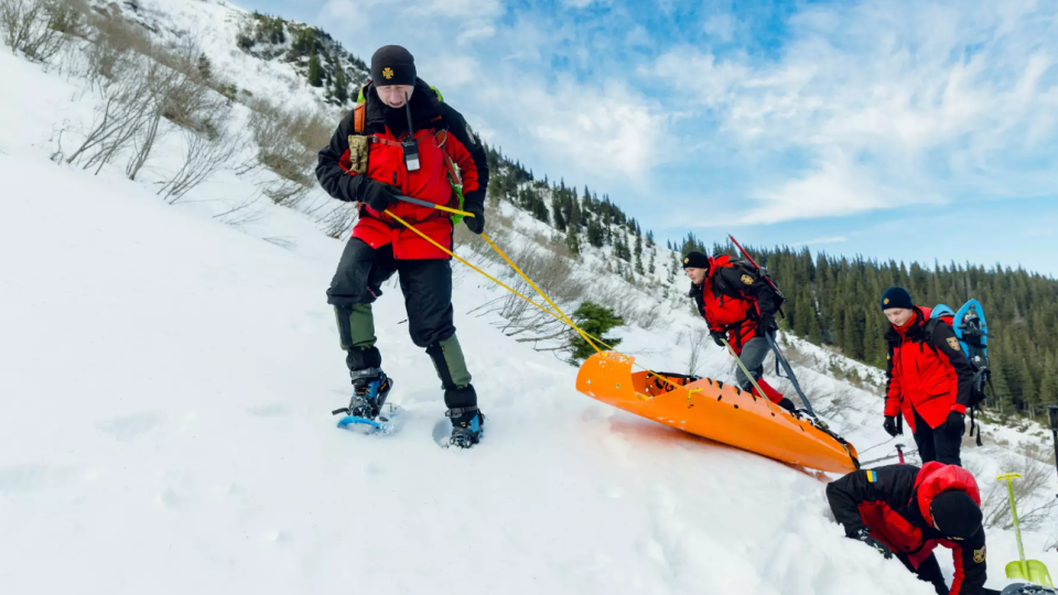 Пять самых холодных профессий Украины: кто работает там, где минус — это рабочая температура