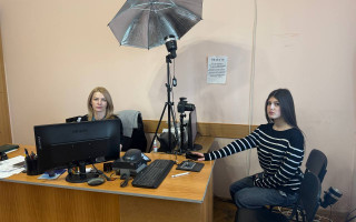 Закордонний паспорт із 14 років: підлітки можуть оформлювати документ самостійно