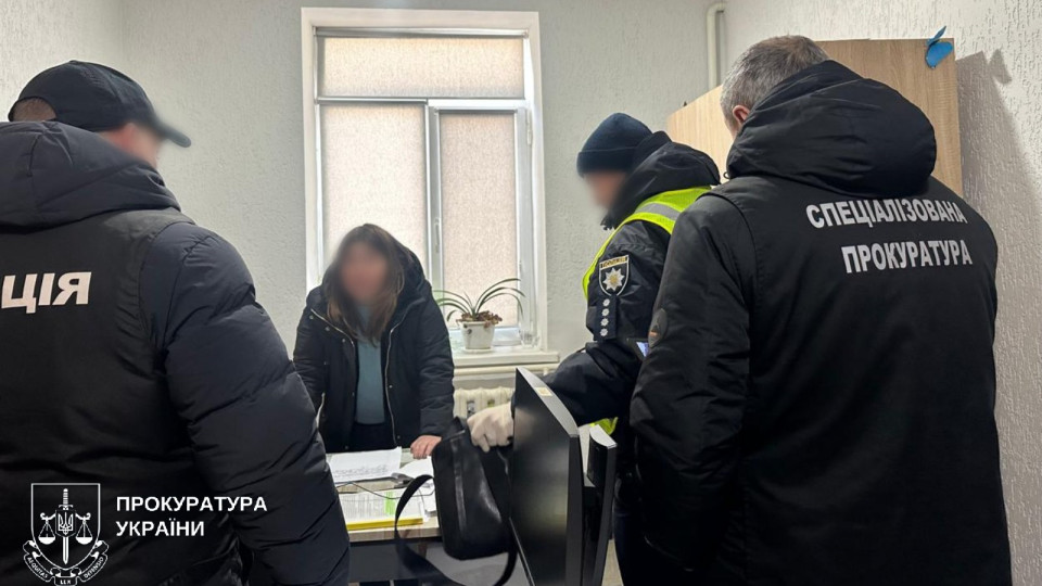 Должностное лицо ТЦК на Винничине подозревают в вымогательстве 5 тысяч долларов у матери погибшего военнослужащего