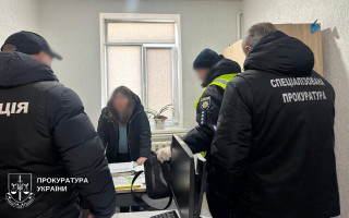 Должностное лицо ТЦК на Винничине подозревают в вымогательстве 5 тысяч долларов у матери погибшего военнослужащего