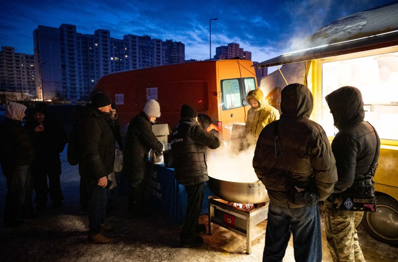 Мобильные кухни заработали в Киеве и области для людей без газа, фото