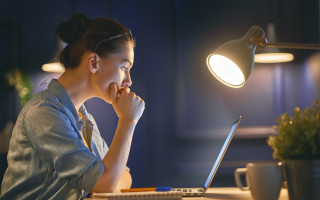 В Гоструда объяснили, сколько длится ночная смена и в каких случаях ее не сокращают