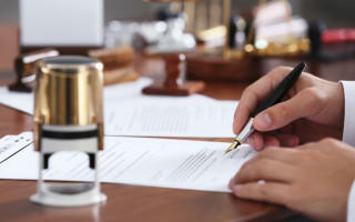 Отказ нотариуса в выдаче свидетельства не прекращает наследственное право на долю в уставном капитале ООО, – позиция КГС ВС