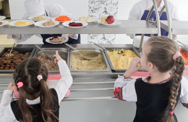 В ГНС напомнили, освобождаются ли от НДС услуги по питанию детей в учебных заведениях