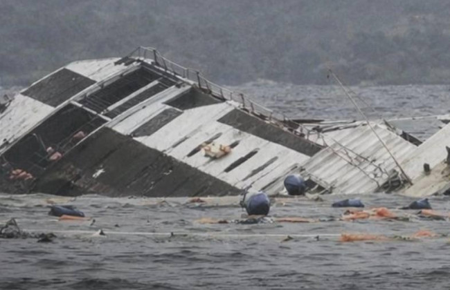 На борту були понад 350 пасажирів: біля берегів Філіппін затонув паром, є жертви, фото та відео