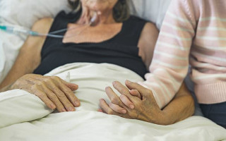 У Канаді жінку піддали евтаназії, хоча вона просила хоспіс — ініціатором виступив її чоловік
