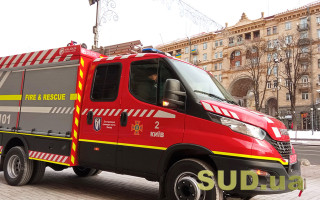 У Києві на Хрещатику сталась пожежа в офісній будівлі, є руйнування