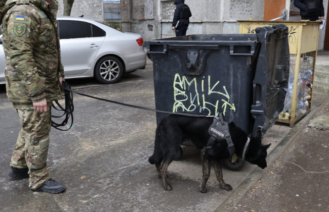У Миколаєві немовля залишили у сміттєвому контейнері – поліція