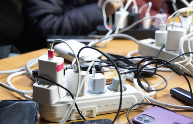 У Верховному Суді облаштували пункти підзарядки для відвідувачів через відключення світла