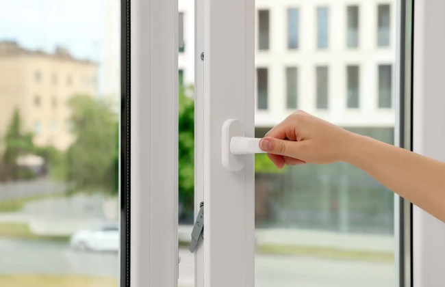 У Бродах через ворожу атаку – задимлення: школи не працюють, людей просять бути вдома