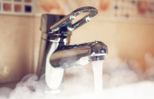 У КМДА пояснили, чому в частині Києва тимчасово немає гарячої води