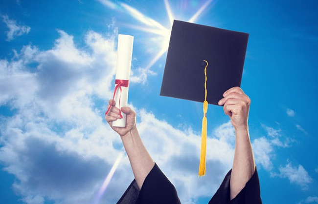 Одновременное обучение при отсутствии диплома о высшем образовании не нарушает последовательность текущего получения образования — КАС ВС