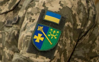 Син-військовий як єдиний доглядальник батька: апеляційний суд підтвердив незаконність відмови у звільненні зі служби
