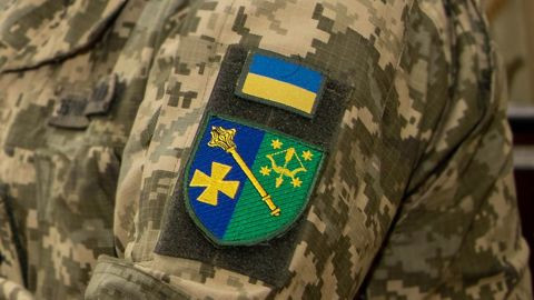 Сын-военный как единственный осуществляющий уход за отцом: апелляционный суд подтвердил незаконность отказа в увольнении со службы