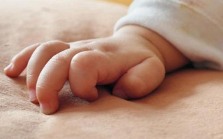 На Полтавщині немовля з травмами знайшли зачиненим у дачному будинку