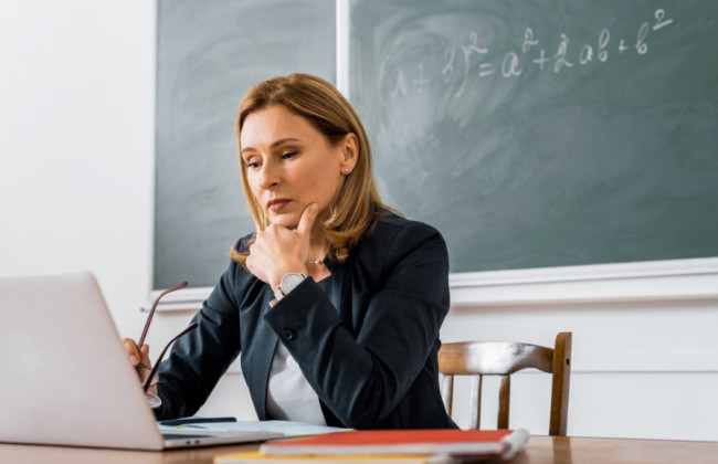 Из чего формируется зарплата педагогов — разъяснение МОН