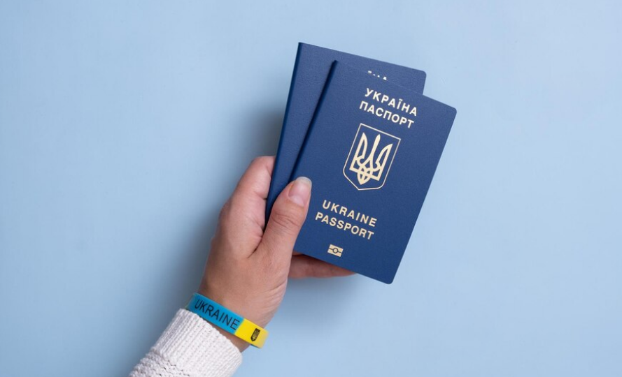 Можно ли устроиться на работу, если есть только заграничный паспорт — разъяснение Гоструда