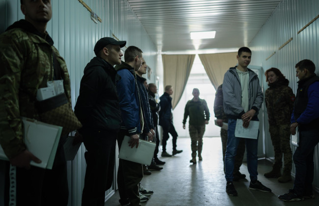 Військовозобов’язаних із чинною відстрочкою або в процесі бронювання не можна направляти на ВЛК — апеляційний суд