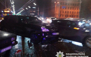 В Киеве водитель Porsche устроил ДТП, а затем открыл стрельбу — фото