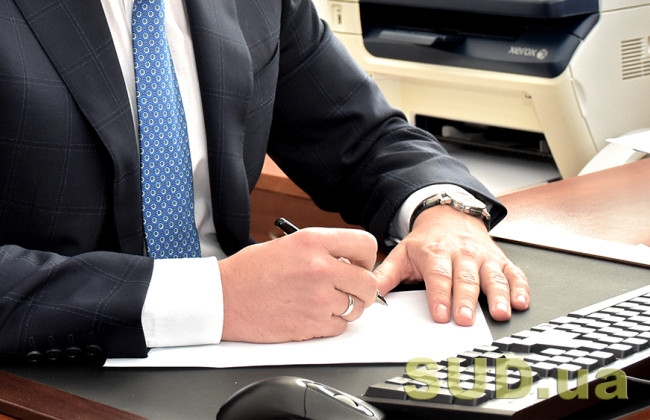 Кабмин определил новые условия оплаты труда госслужащих в 2026 году