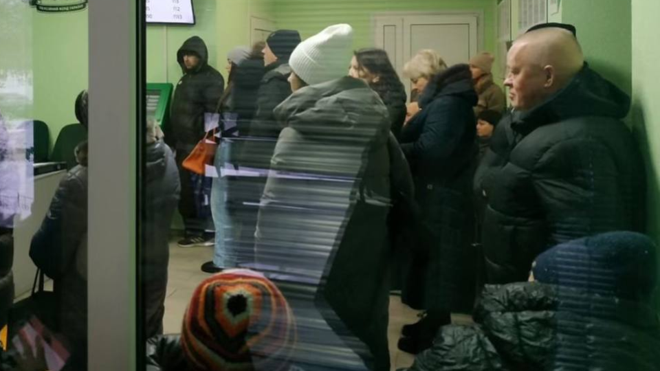 Пенсионеры-переселенцы массово остались без пенсий в январе: Лубинец призвал правительство упростить верификацию