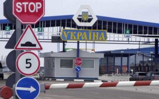 На границе Украины и Молдовы остановлен пропуск транспорта: что произошло