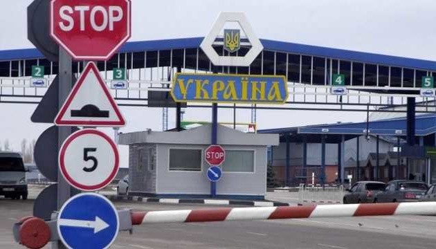 На границе Украины и Молдовы остановлен пропуск транспорта: что произошло