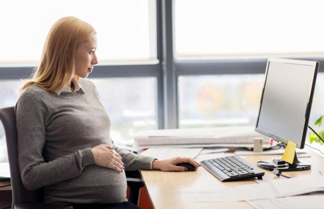 Трудовые гарантии для беременных: как действовать работодателю при истечении срочного договора