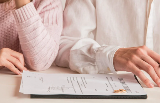 Утримання одного з подружжя: коли виникає таке право