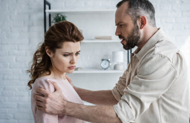 Семейная ссора с оскорблениями — не всегда психологическое насилие: почему суд закрыл дело