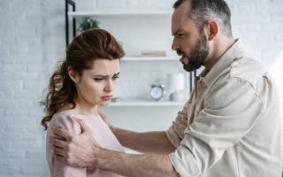 Сімейна сварка з лайкою — не завжди психологічне насильство: чому суд закрив справу