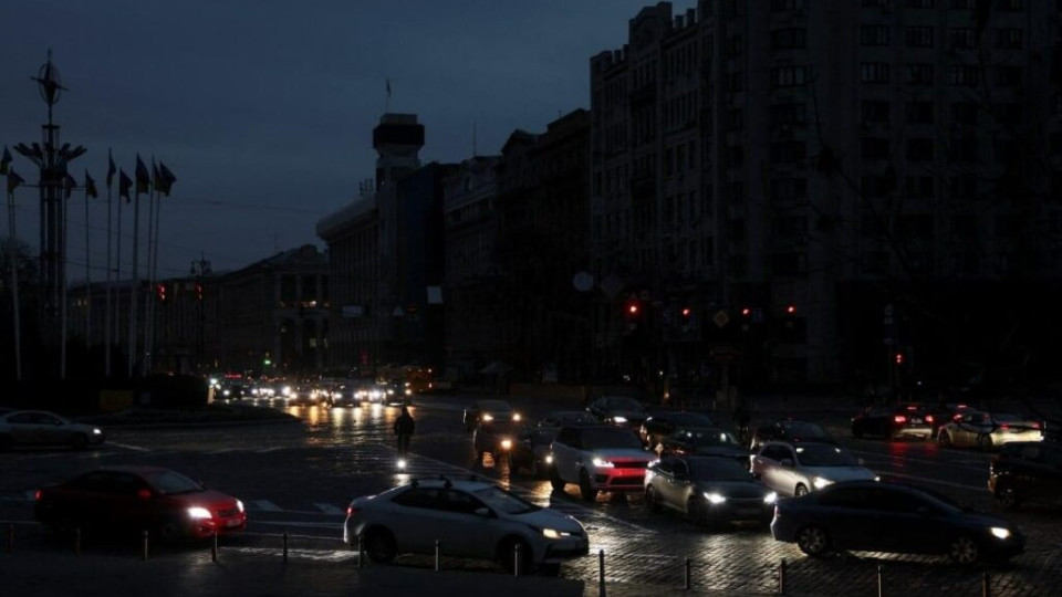 У Києві та області ввели екстрені відключення світла — метро не працює