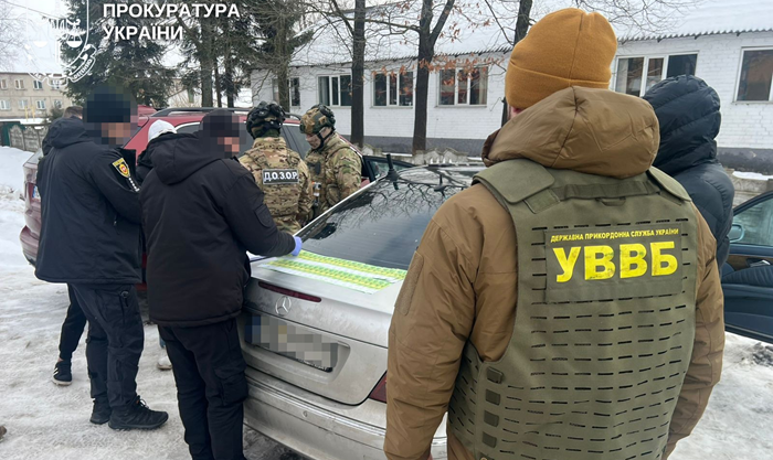 6000 евро с человека: в Ровенской области 18-летний парень организовал незаконный выезд военнообязанных за границу