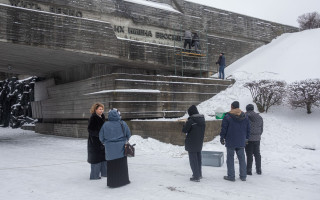 В Музее войны в Киеве демонтировали советские надписи, фото