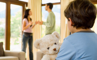 За відсутності рішення про місце проживання дитини не можна вважати дії одного з батьків «викраденням» — Верховний Суд