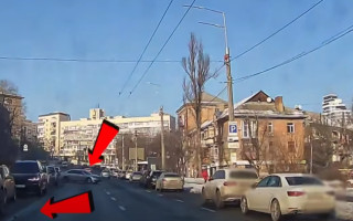 У Києві покарали водія Volkswagen, який перетнув подвійну суцільну лінію — відео