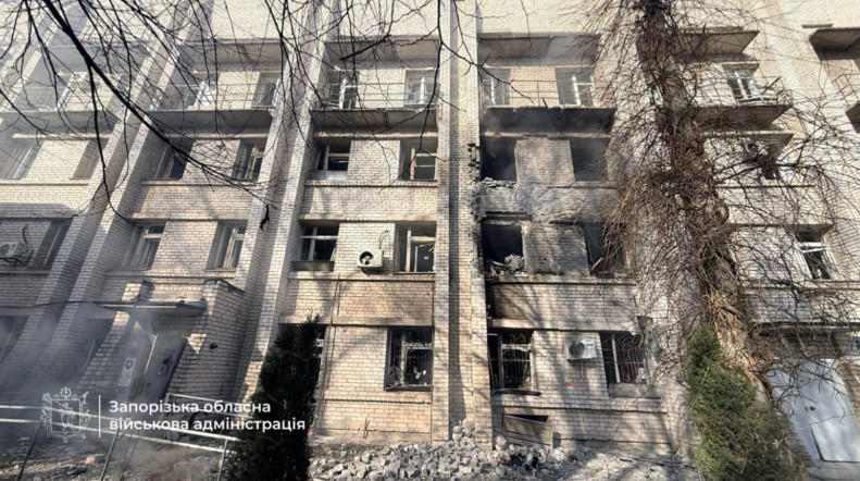 Росіяни завдали удару по пологовому будинку Запоріжжя, фото та відео