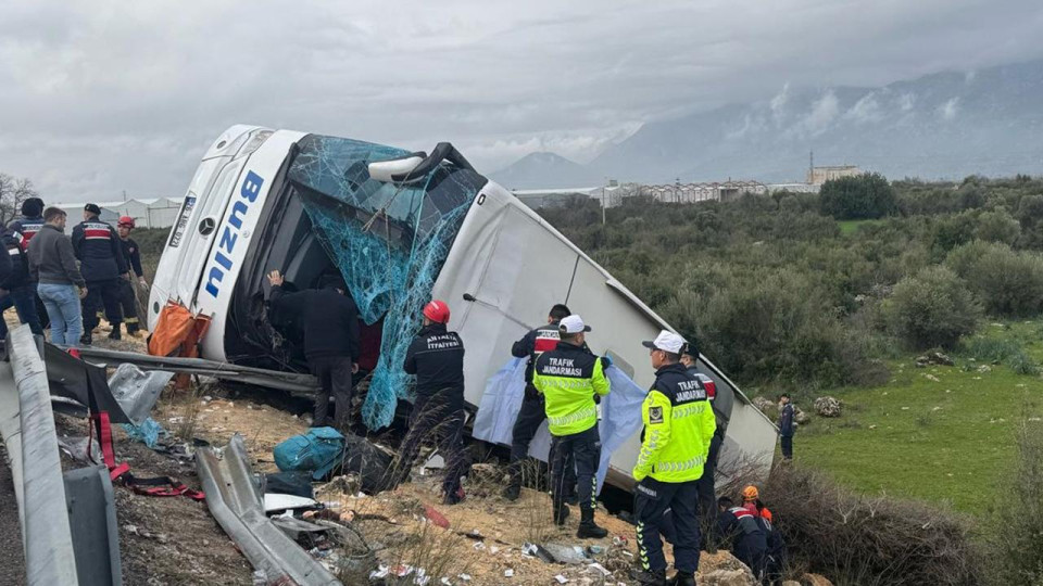 В Турции перевернулся автобус – девять погибших и 21 пострадавший