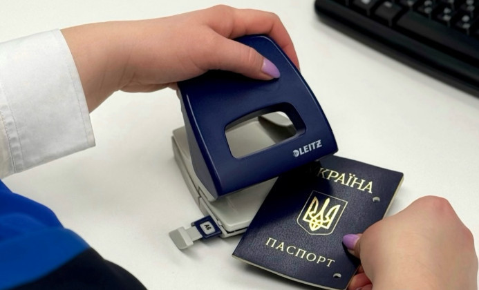 Можно ли оставить аннулированный паспорт-книжечку или ID-карту на память