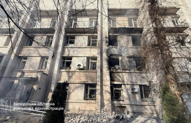 Росіяни завдали удару по пологовому будинку Запоріжжя, фото та відео