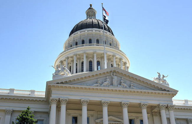 У Каліфорнії адвокатів, які подають документи до суду, зобов’язали перевіряти інформацію, створену ШІ