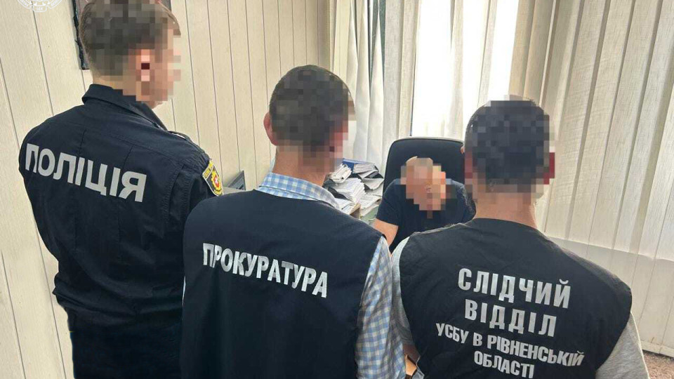 Фіктивні студенти і викладачі: на Рівненщині викрили схему заробітку на відстрочках від мобілізації — причетні батько з донькою