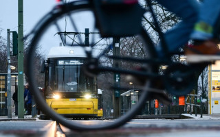 Германию парализовала транспортная забастовка: автобусы и поезда не вышли на маршруты