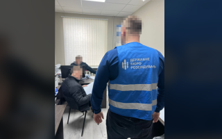 На Миколаївщині командир частини оформлював військовим фіктивні бойові доплати і забирав половину грошей — ДБР