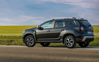 Українці масово купують Duster і RAV-4: які авто увійшли до ТОП-10 січня