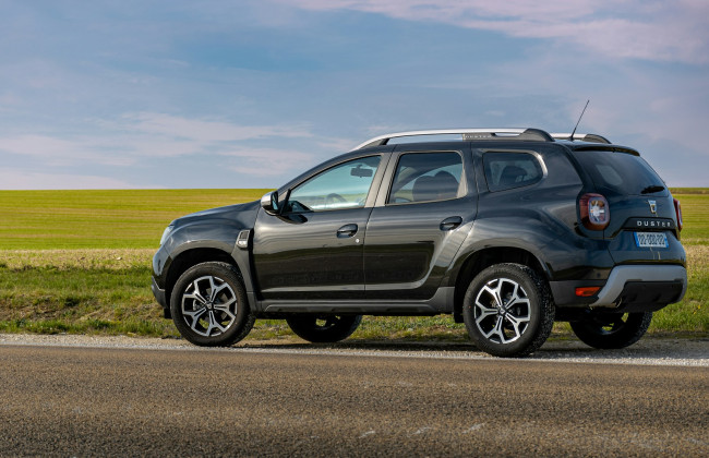 Українці масово купують Duster і RAV-4: які авто увійшли до ТОП-10 січня