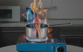 Свечи, газовые горелки и печки: украинцам напомнили правила безопасности, чтобы избежать пожаров