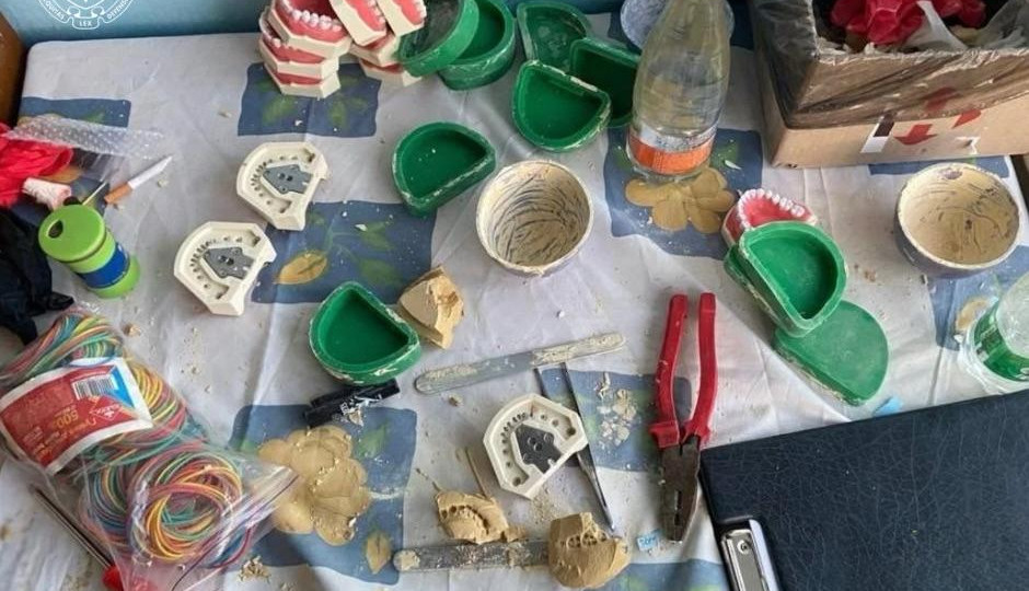В Киеве «бизнесмены» наладили продажу каннабиса в стоматологических слепках