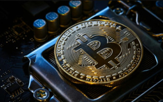 Bitcoin упал до самого низкого уровня с ноября 2024 года