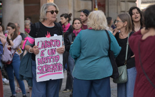 Еврокомиссия под давлением из-за инициативы по доступу к абортам в странах ЕС: дедлайн — до марта